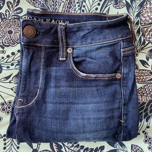 Size 4 Medium wash American Eagle skinny jeans
